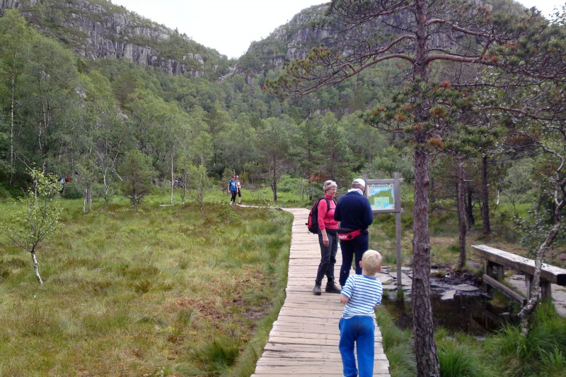 The walk to the Pulpit Rock